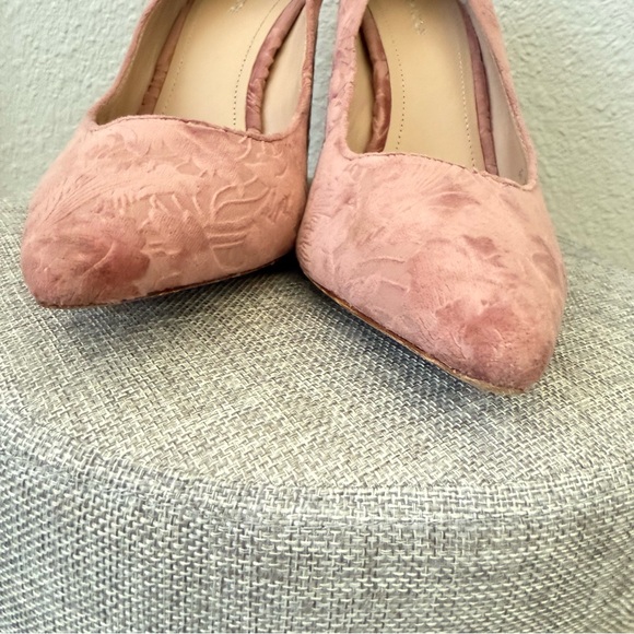 Pour La Victoire Pink Velvet Cece Rose Pointed Floral Embossed Pump 9.5 - Picture 6 of 13